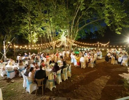 Organisation de réceptions en extérieur dans le jardin du domaine Pech Laurier dans l'Hérault